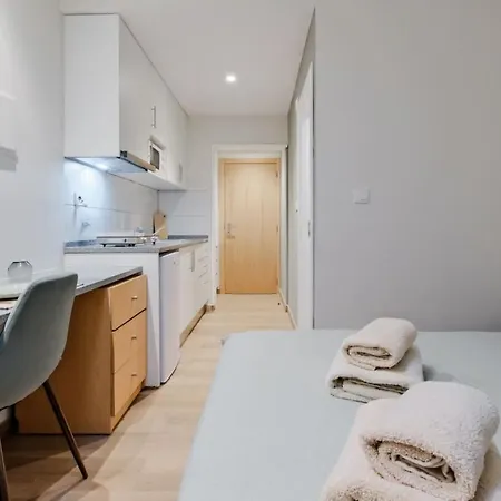 דירה Lovely Fully Equipped Near Subway N8 ליסבון